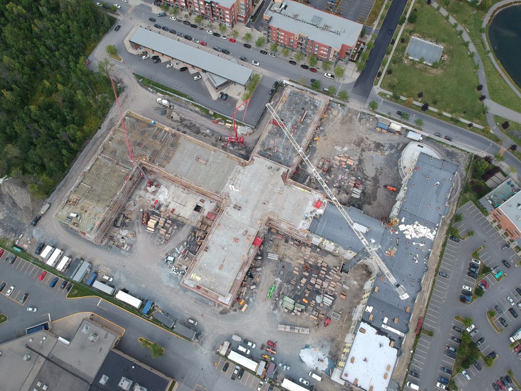 Photo vue des airs de la construction de la résidence Caléo du Groupe Maurice, Boucherville.